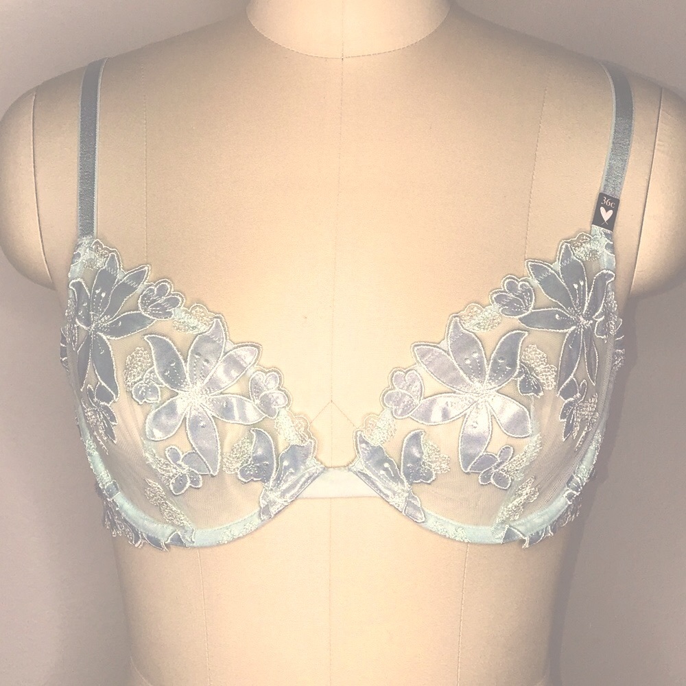🧡 Victoria’s Secret Cutout Bra in Ice Blue 🧡